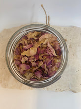 Load image into Gallery viewer, SIMPLY ROSE - Dried organic rose petals
